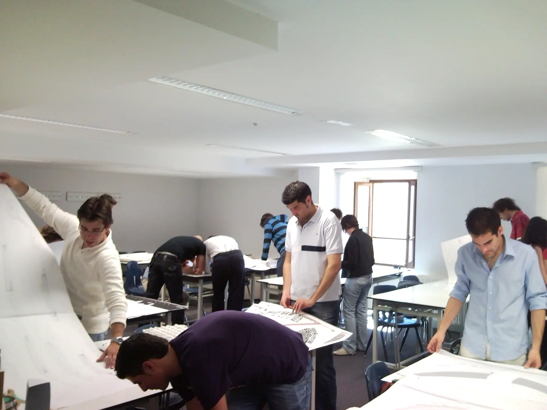 Estudiantes durante un concurso interno de selección de proyectos